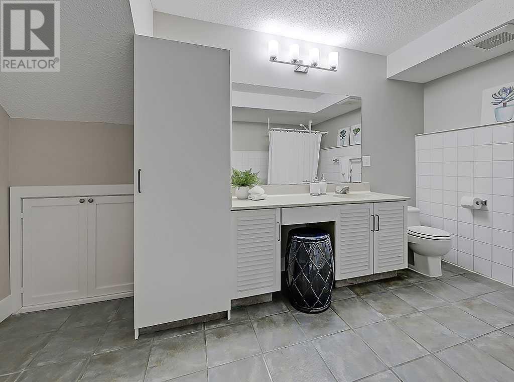 Single Family House 3 Level for Sale in  Bedfield Close NE Beddington Heights Calgary 