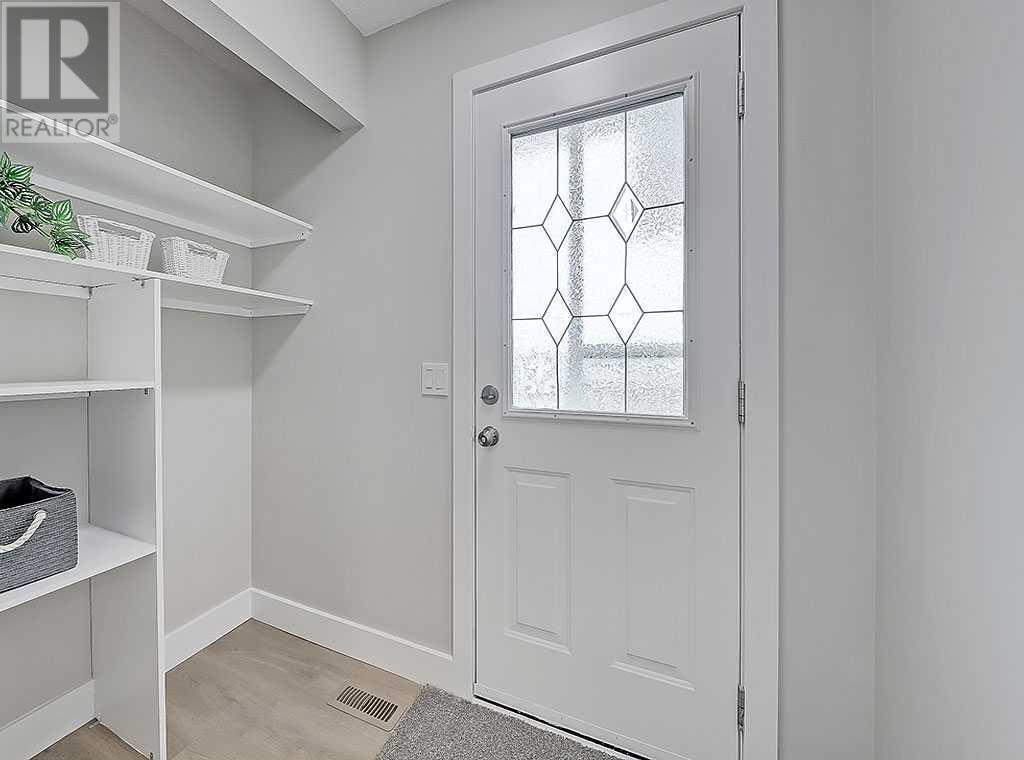 Single Family House 3 Level for Sale in  Bedfield Close NE Beddington Heights Calgary 
