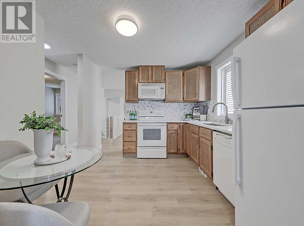 Single Family House 3 Level for Sale in  Bedfield Close NE Beddington Heights Calgary 