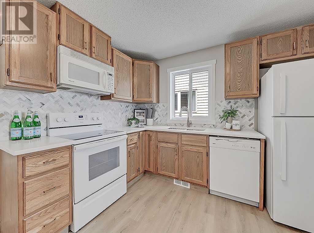 Single Family House 3 Level for Sale in  Bedfield Close NE Beddington Heights Calgary 
