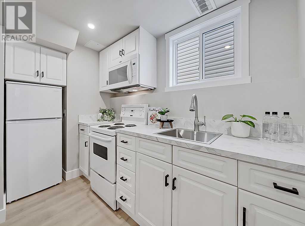 Single Family House 3 Level for Sale in  Bedfield Close NE Beddington Heights Calgary 