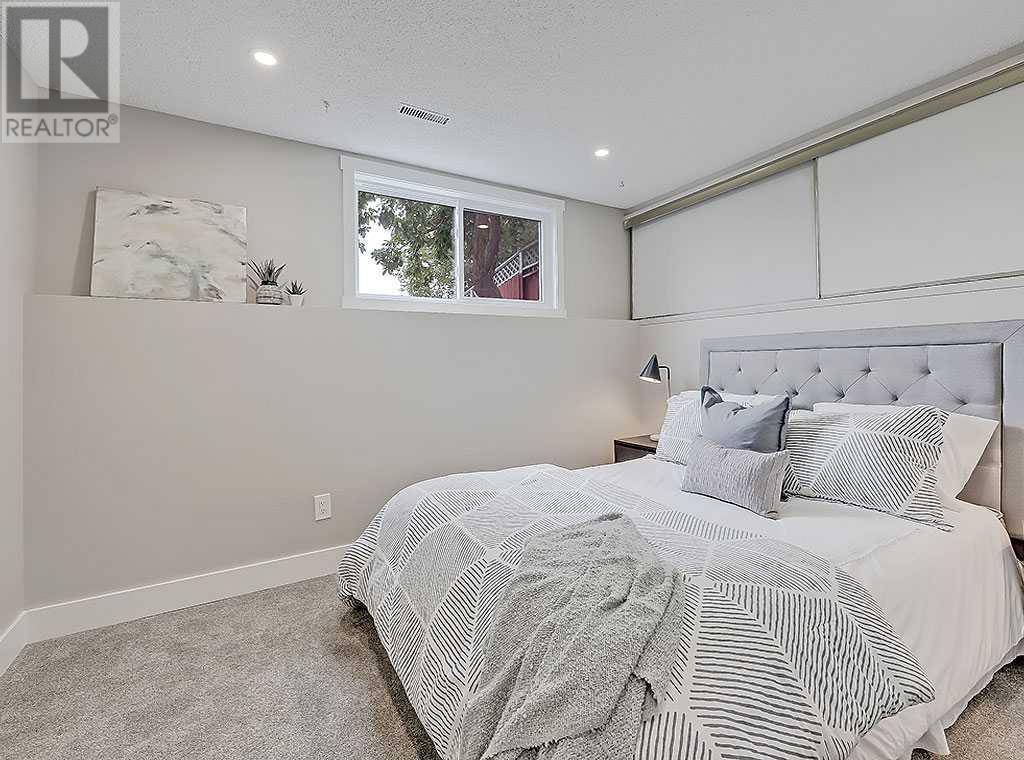 Single Family House 3 Level for Sale in  Bedfield Close NE Beddington Heights Calgary 