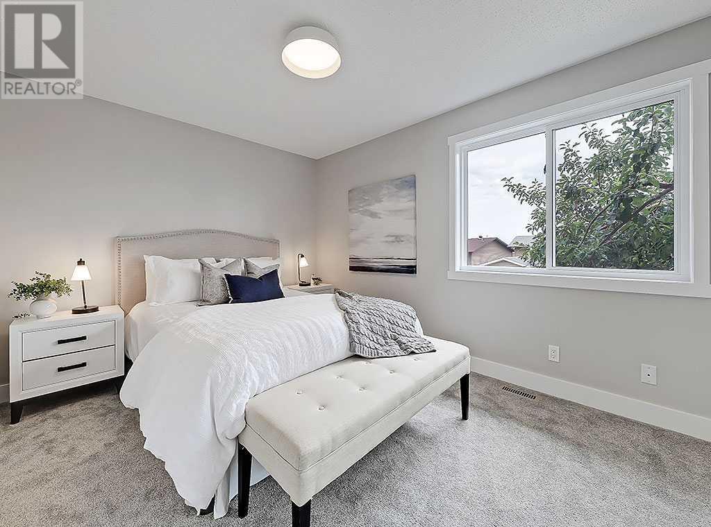 Single Family House 3 Level for Sale in  Bedfield Close NE Beddington Heights Calgary 