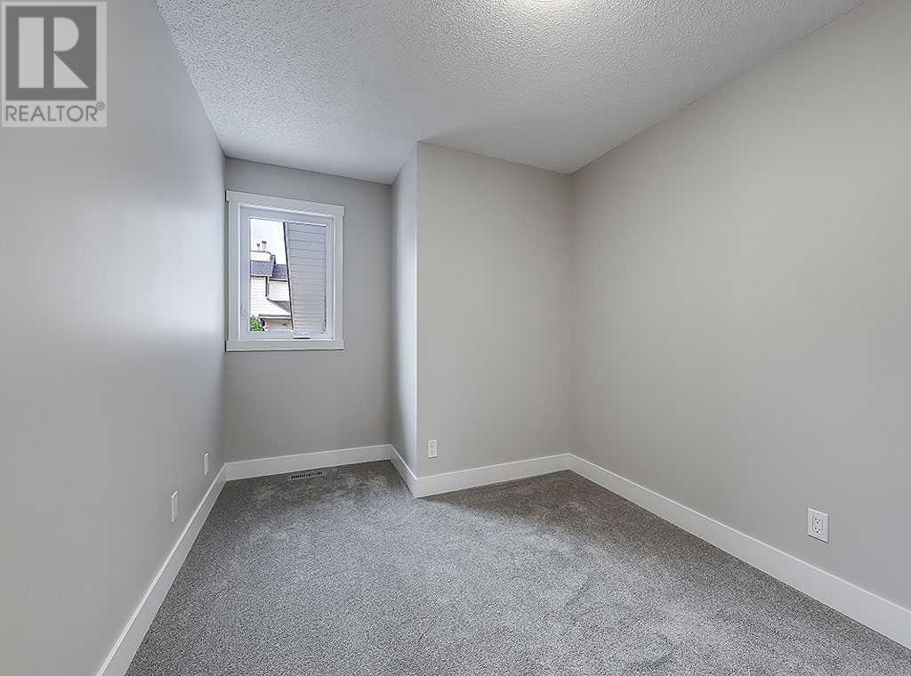 Single Family House 3 Level for Sale in  Bedfield Close NE Beddington Heights Calgary 