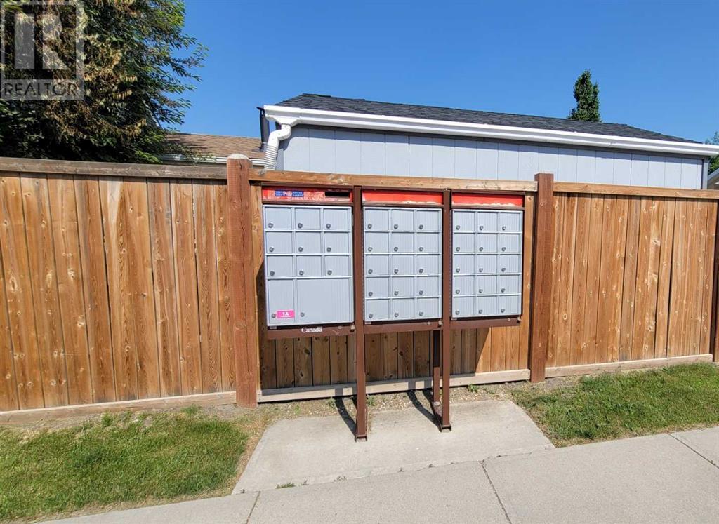 Single Family House 3 Level for Sale in  Bedfield Close NE Beddington Heights Calgary 