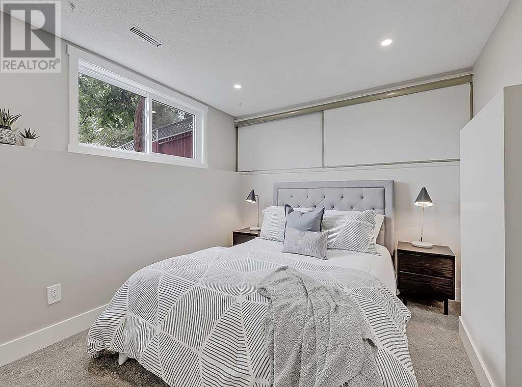 Single Family House 3 Level for Sale in  Bedfield Close NE Beddington Heights Calgary 