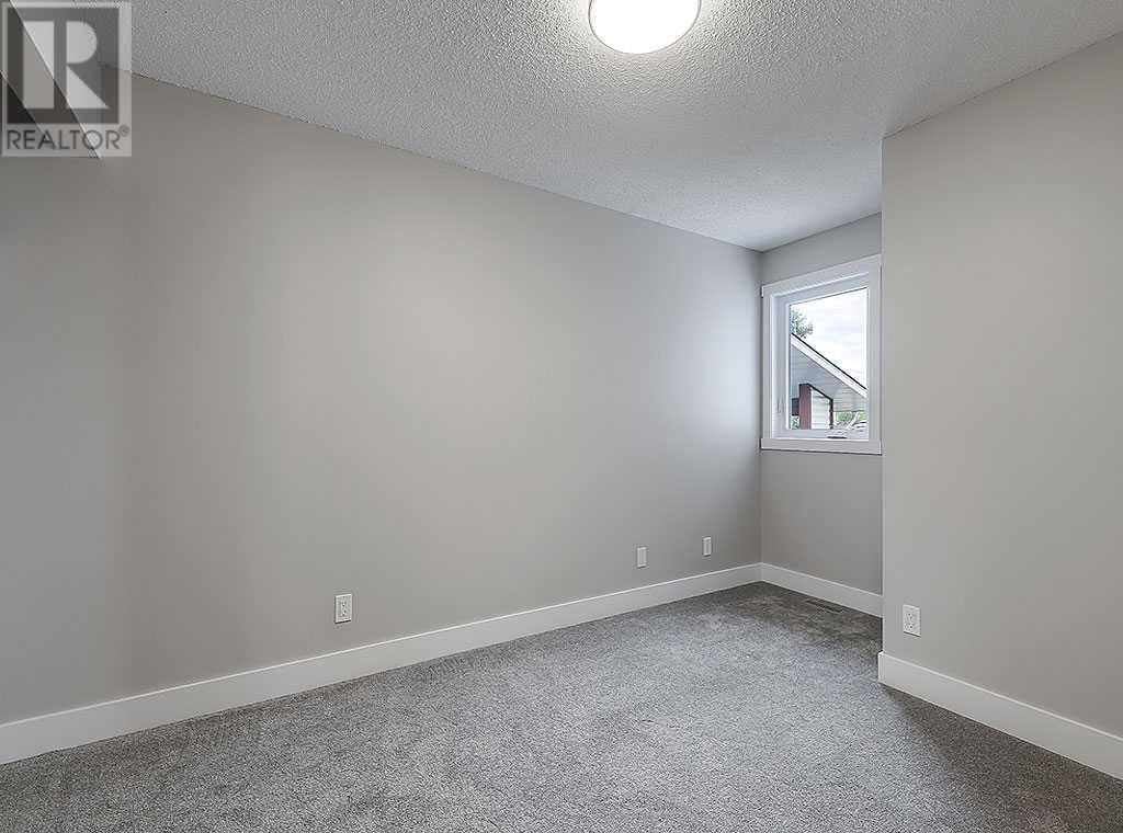 Single Family House 3 Level for Sale in  Bedfield Close NE Beddington Heights Calgary 