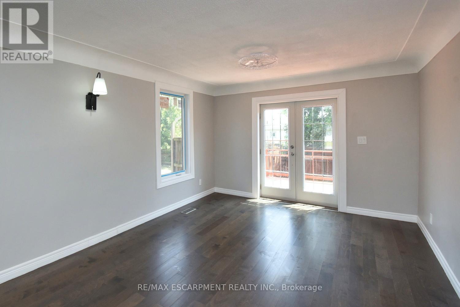 Photo 10 of 687 Upper James Street, Hamilton ON