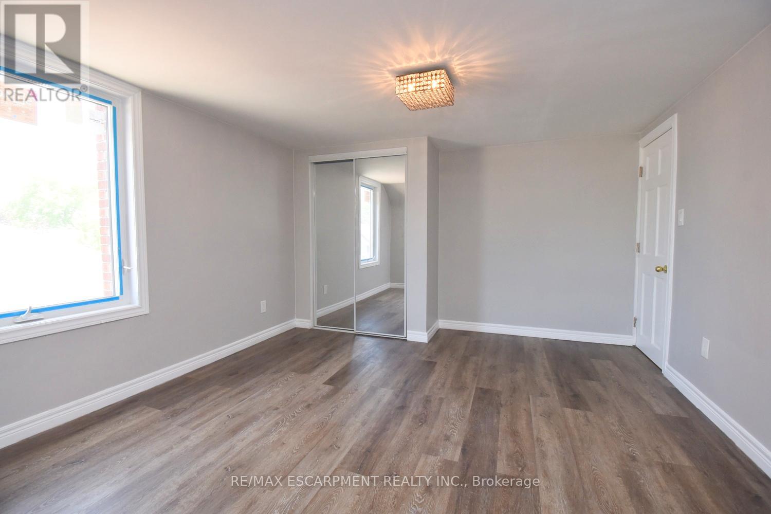 Photo 22 of 687 Upper James Street, Hamilton ON