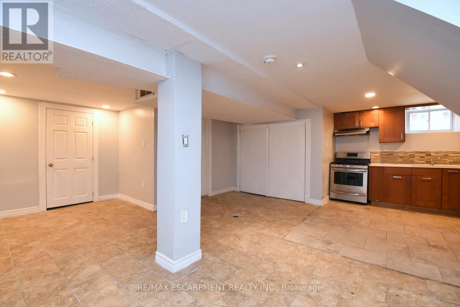 Photo 35 of 687 Upper James Street, Hamilton ON