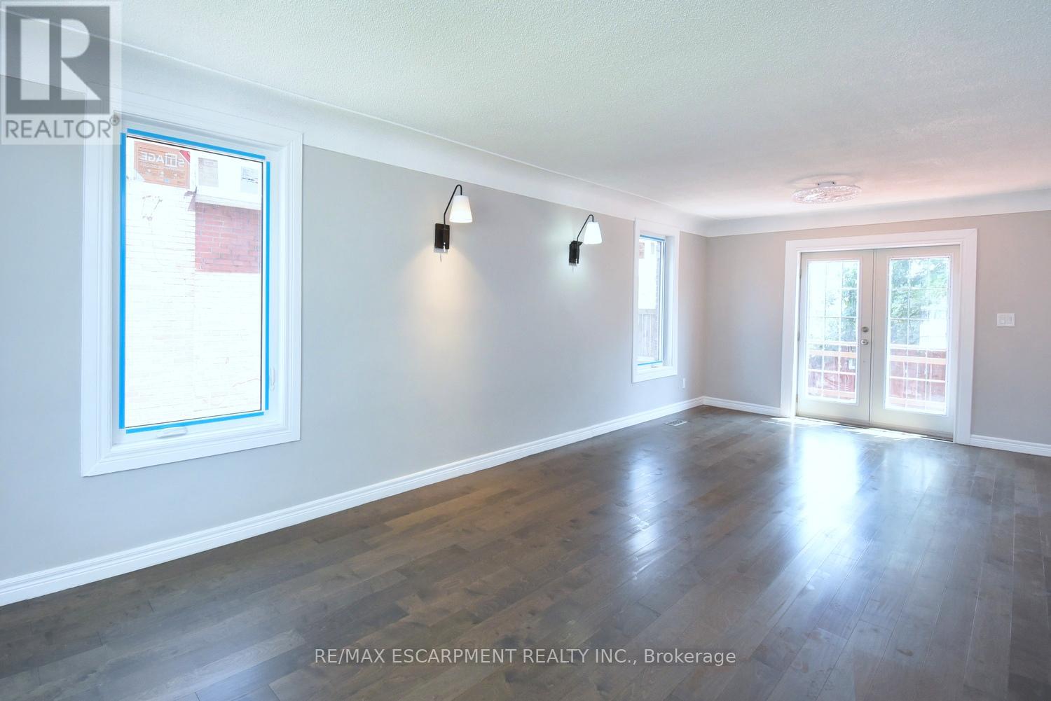 Photo 4 of 687 Upper James Street, Hamilton ON