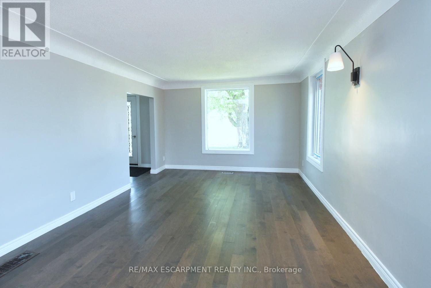 Photo 5 of 687 Upper James Street, Hamilton ON