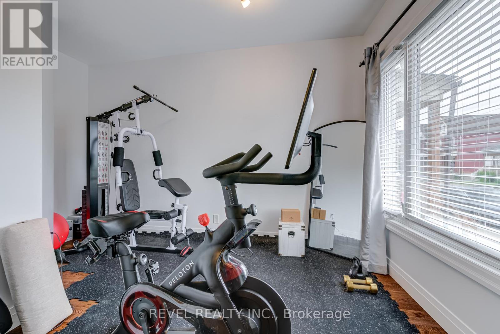 Photo 41 of 140 Sanford Avenue N, Hamilton ON