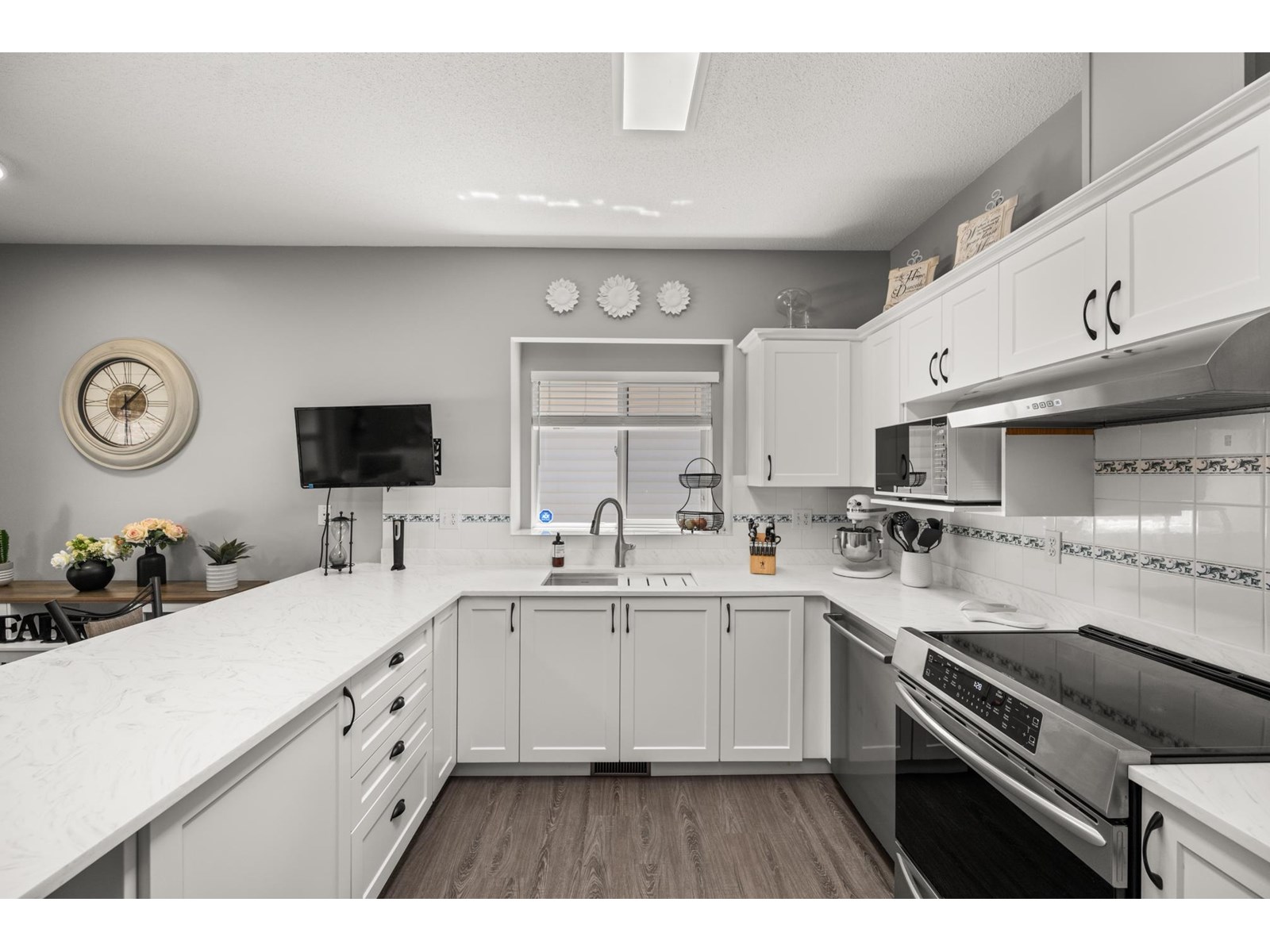 Photo 10 of 8 18939 65 Avenue, Surrey BC