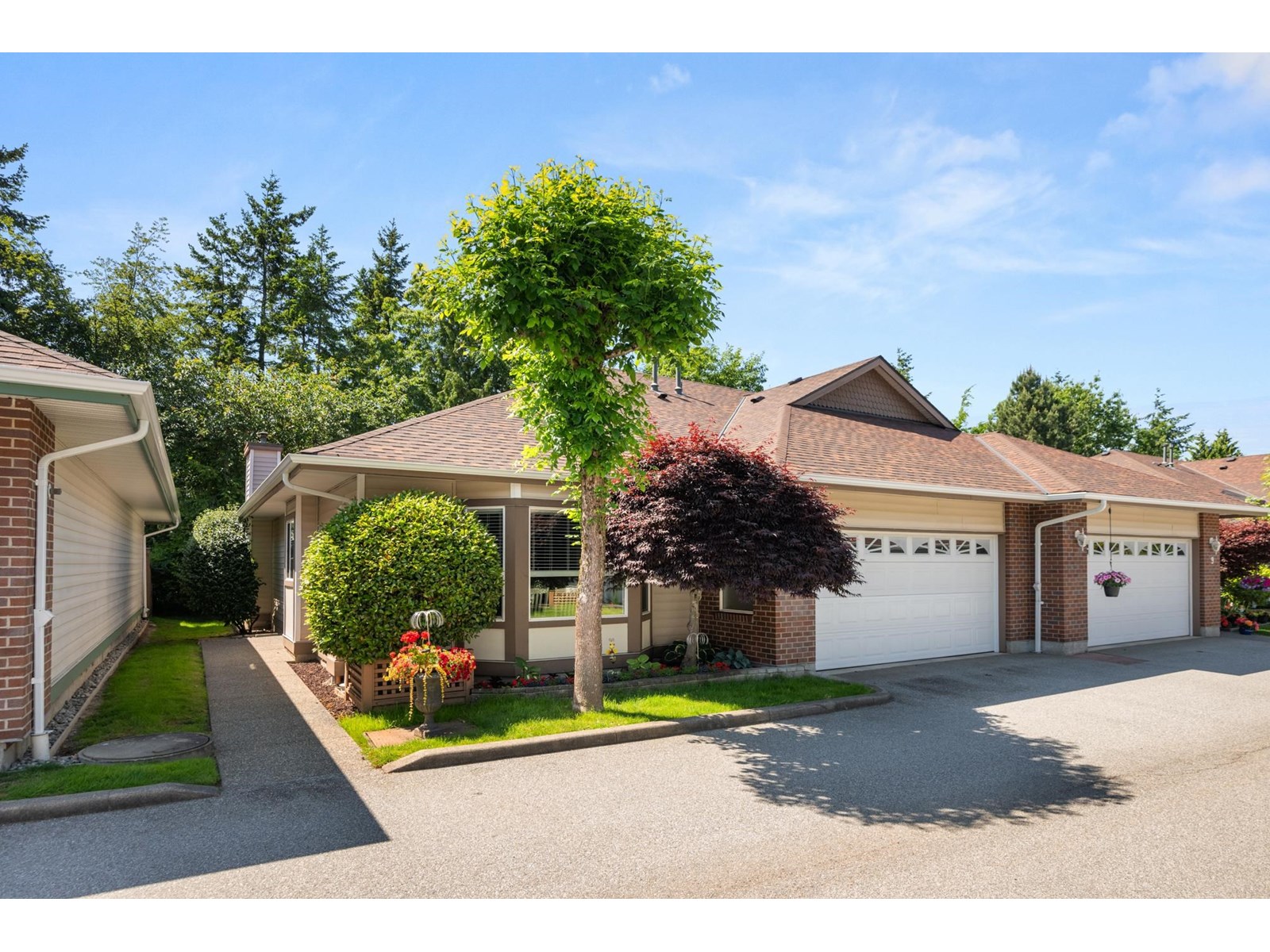 Photo 2 of 8 18939 65 Avenue, Surrey BC