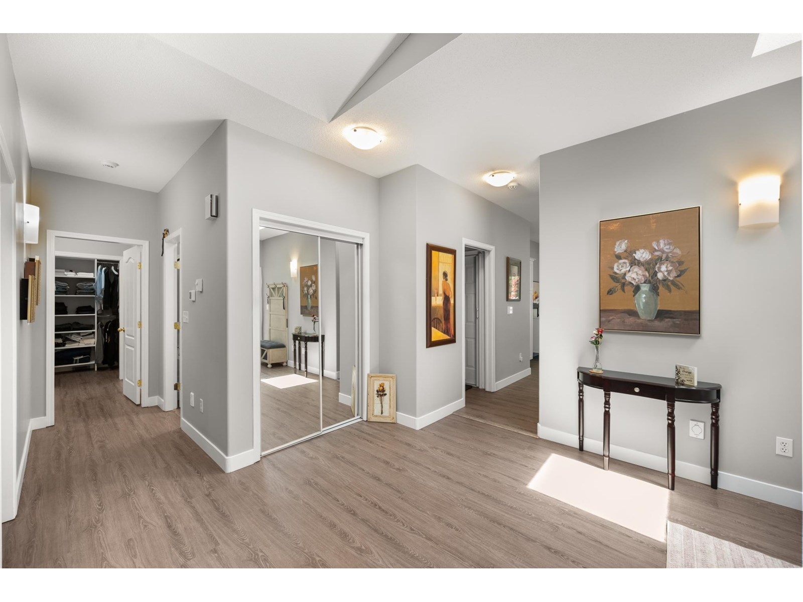 Photo 4 of 8 18939 65 Avenue, Surrey BC