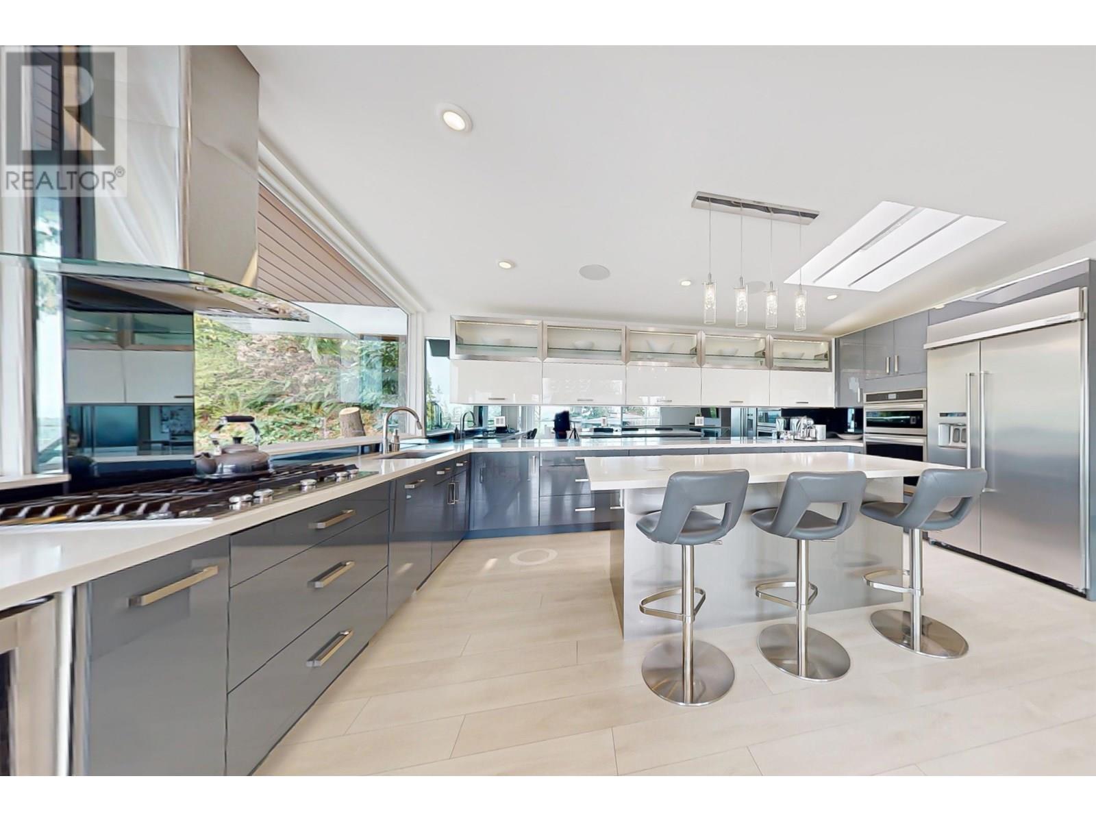 568 PALISADE DRIVE, North Vancouver