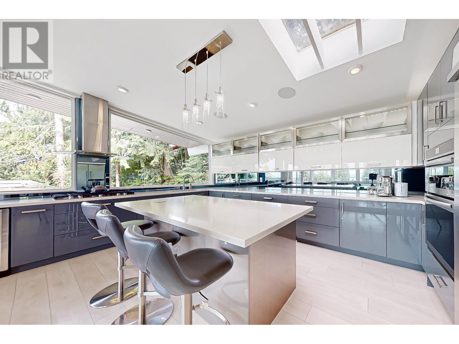 568 PALISADE DRIVE, North Vancouver