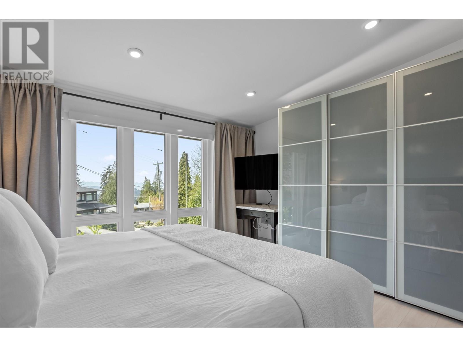 568 PALISADE DRIVE, North Vancouver