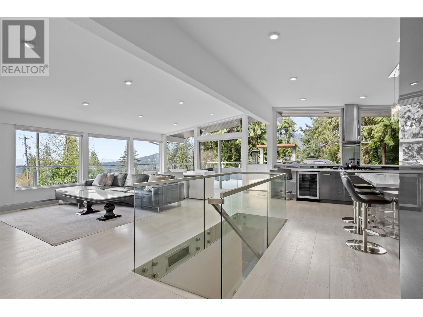 568 PALISADE DRIVE, North Vancouver