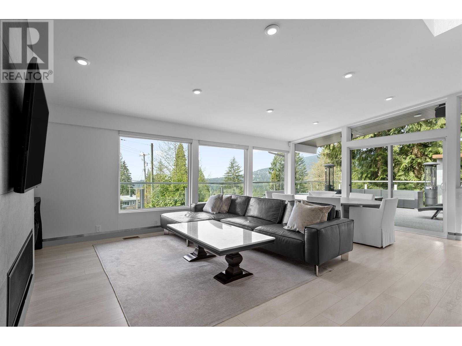 568 PALISADE DRIVE, North Vancouver