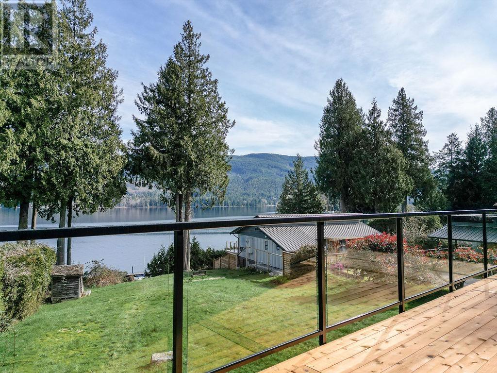 6176 SOUTH GALE AVENUE, Sechelt