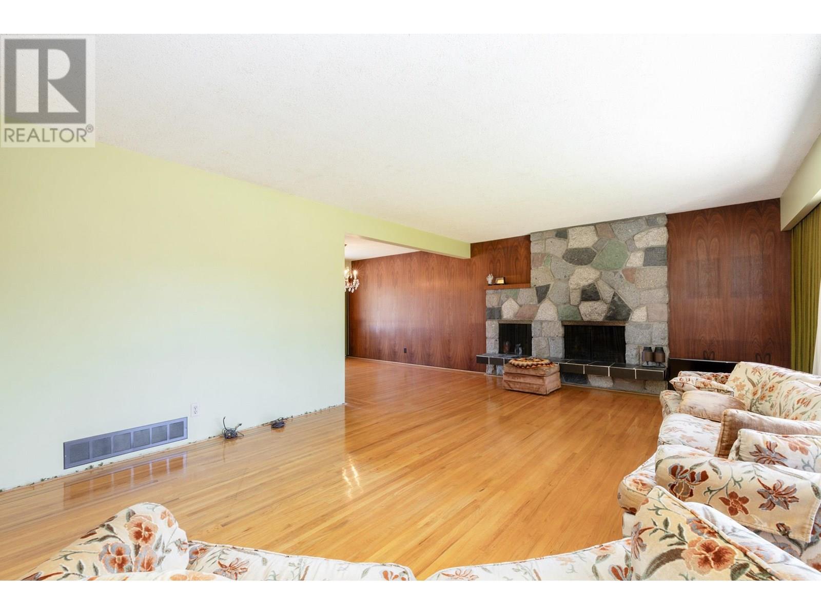 Photo 19 of 945 Lillian Street, Coquitlam BC