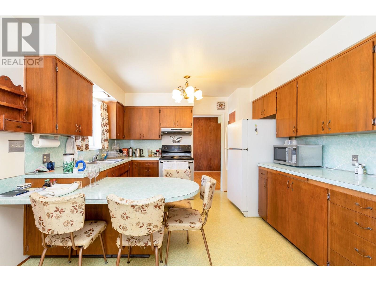 Photo 36 of 945 Lillian Street, Coquitlam BC