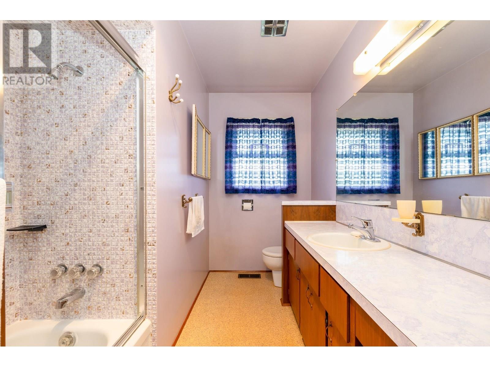 Photo 4 of 945 Lillian Street, Coquitlam BC