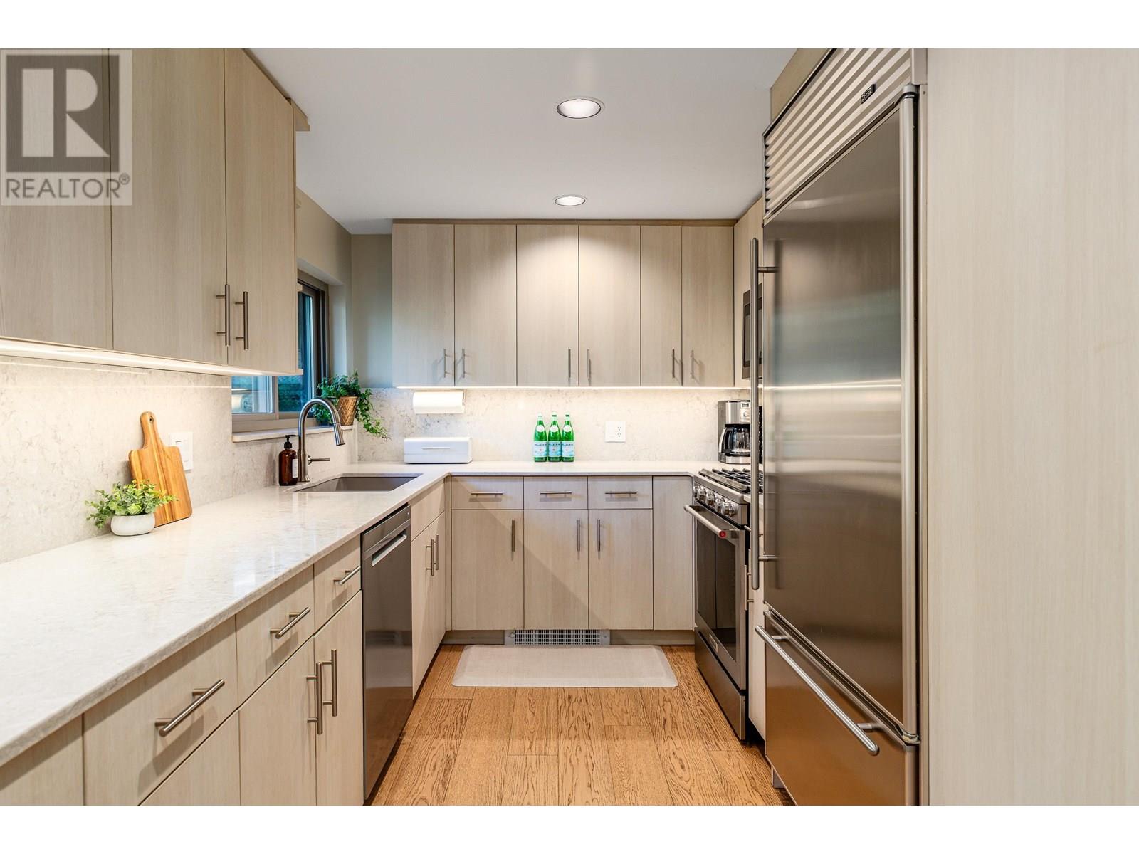 9167 EMERALD DRIVE, Whistler