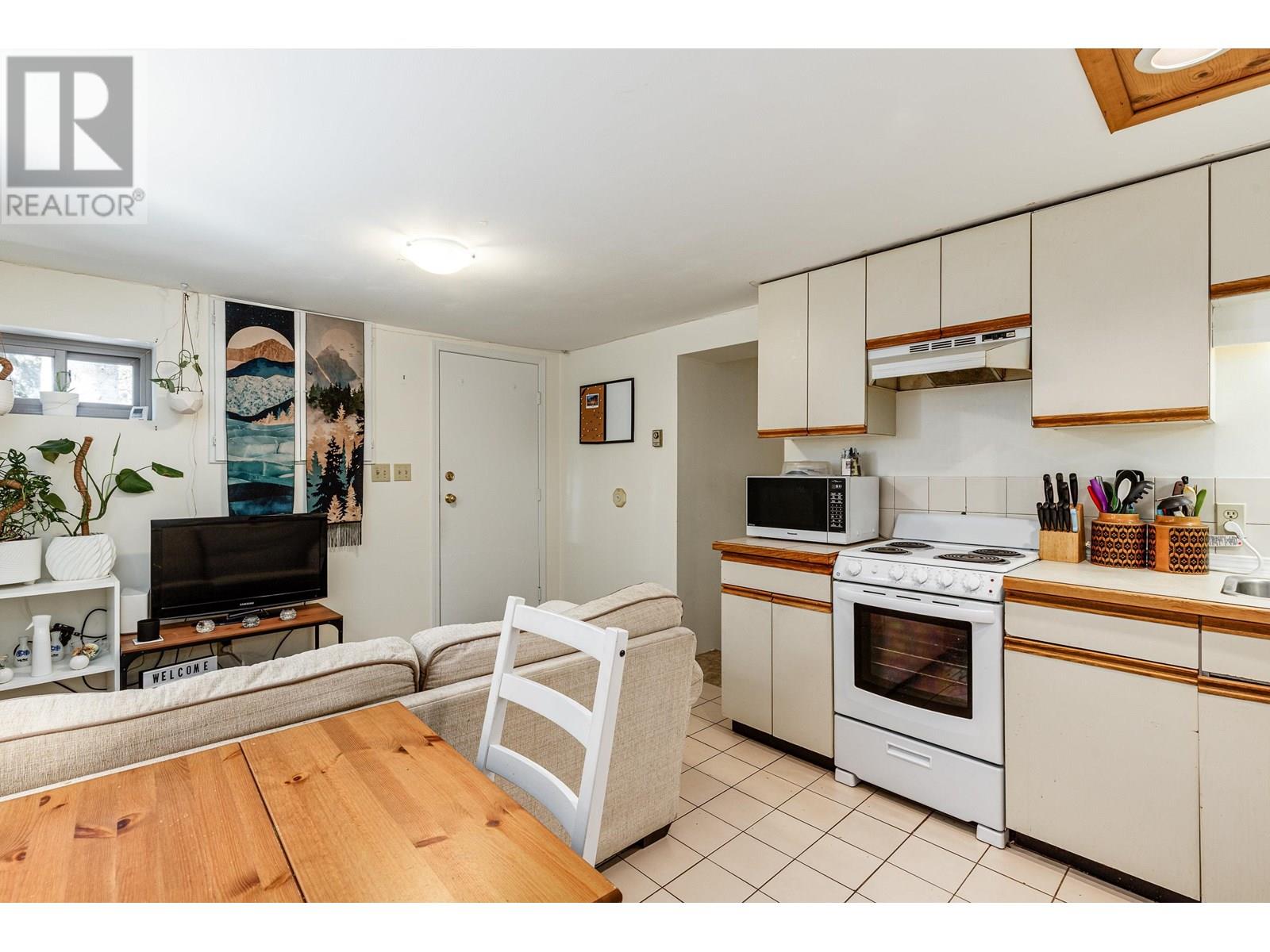 9167 EMERALD DRIVE, Whistler