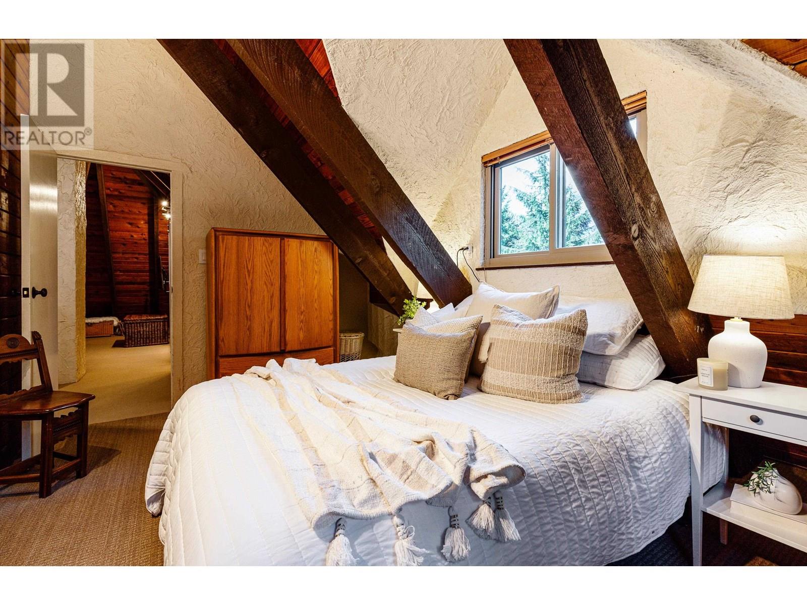 9167 EMERALD DRIVE, Whistler