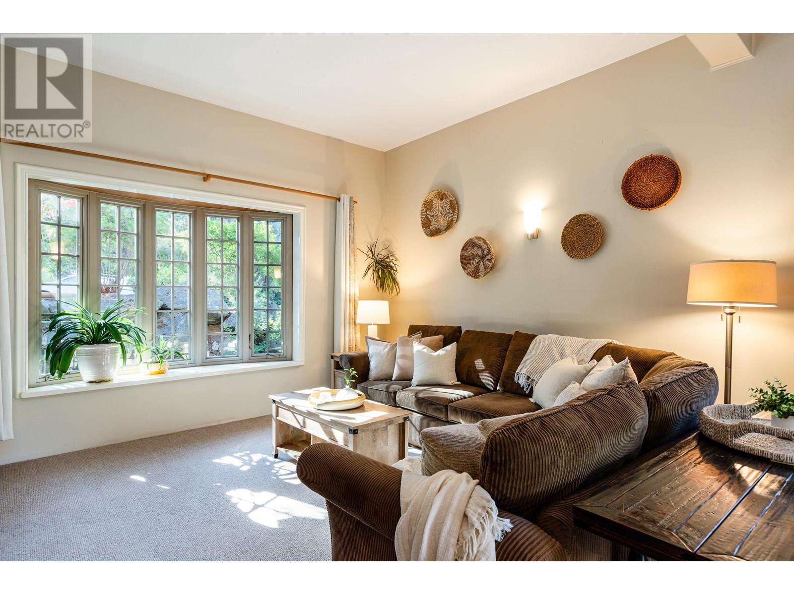 9167 EMERALD DRIVE, Whistler