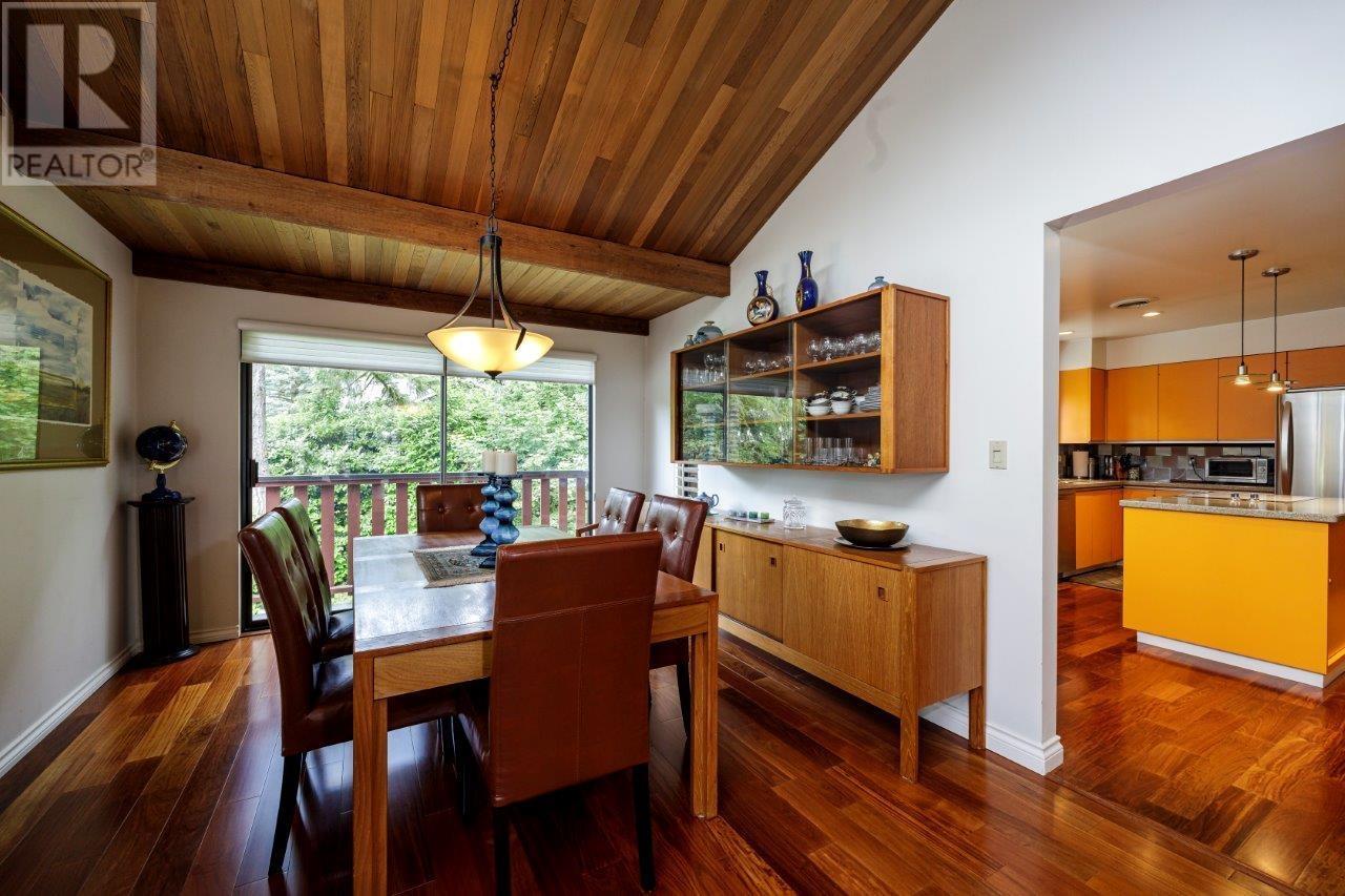 Photo 5 of 4588 Cliffmont Road, North Vancouver BC