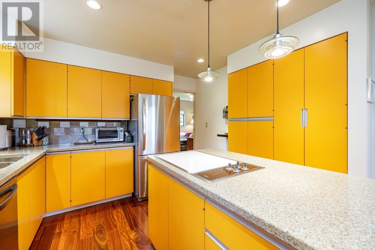 Photo 9 of 4588 Cliffmont Road, North Vancouver BC