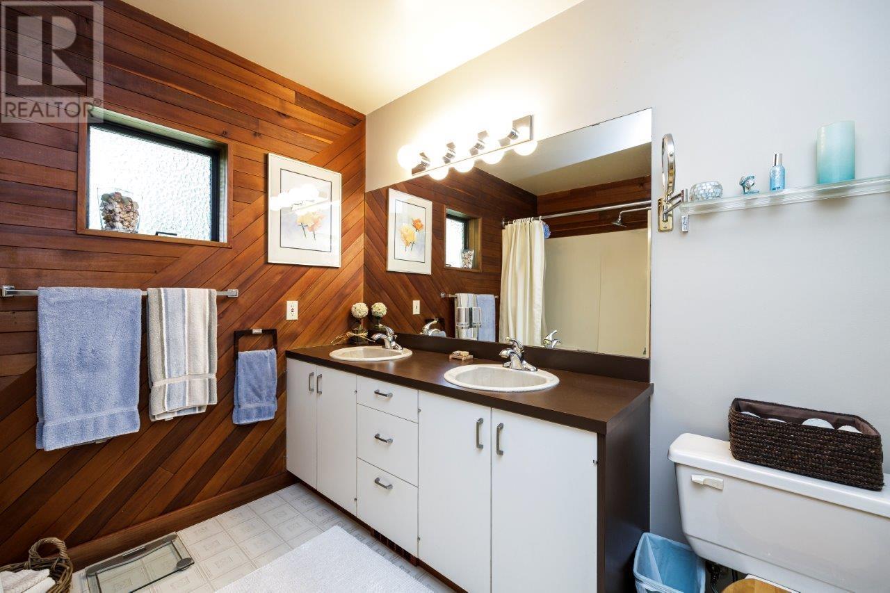 Photo 37 of 4588 Cliffmont Road, North Vancouver BC