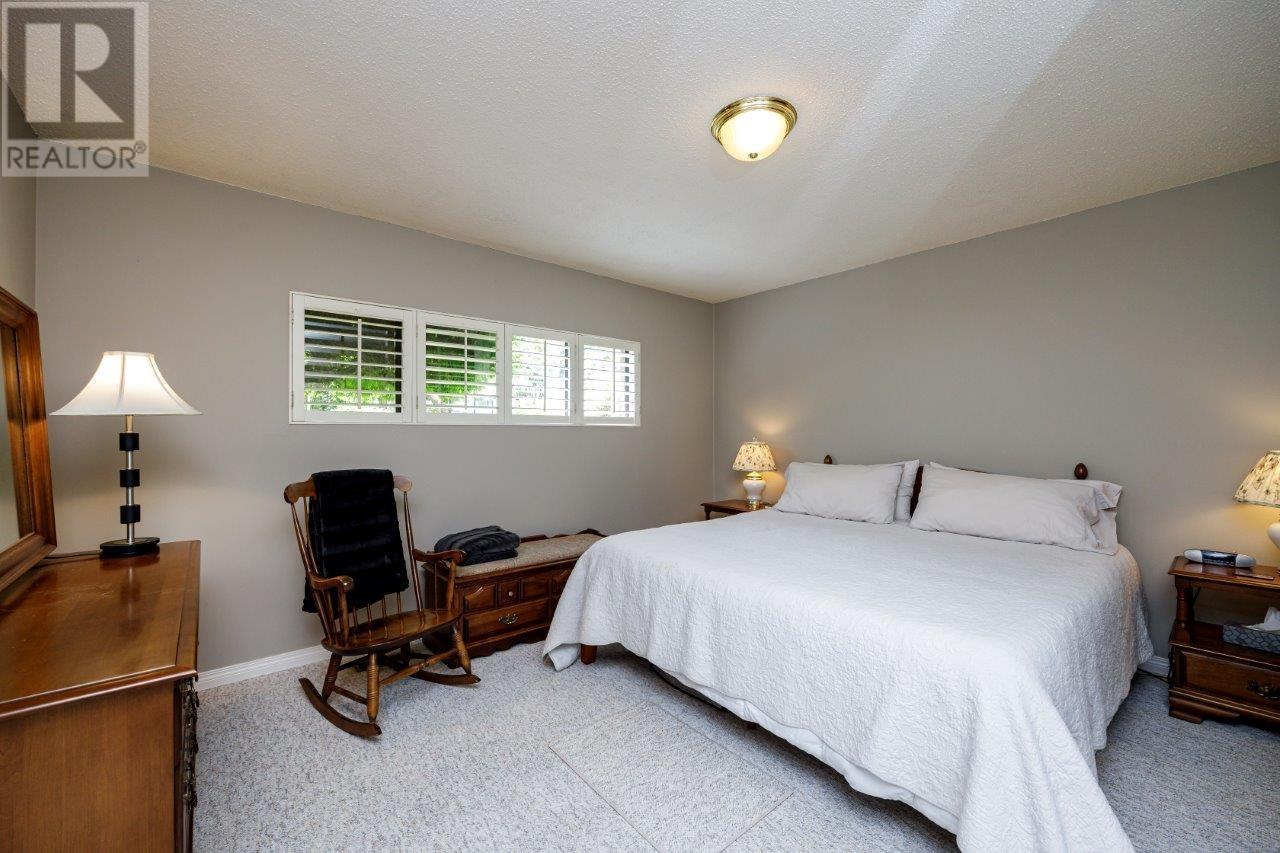 Photo 16 of 4588 Cliffmont Road, North Vancouver BC