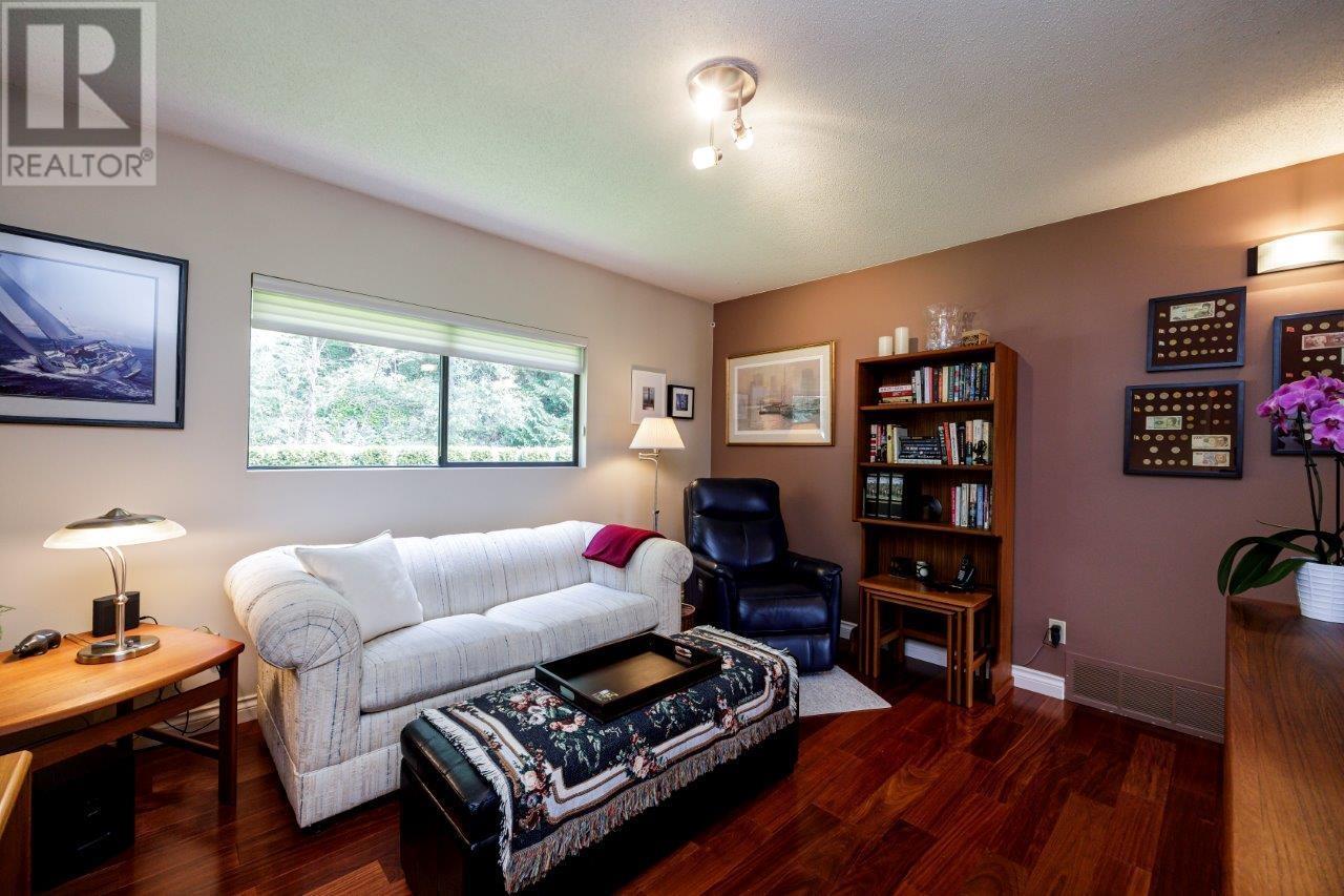 Photo 3 of 4588 Cliffmont Road, North Vancouver BC