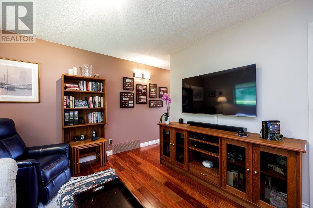 Photo 24 of 4588 Cliffmont Road, North Vancouver BC