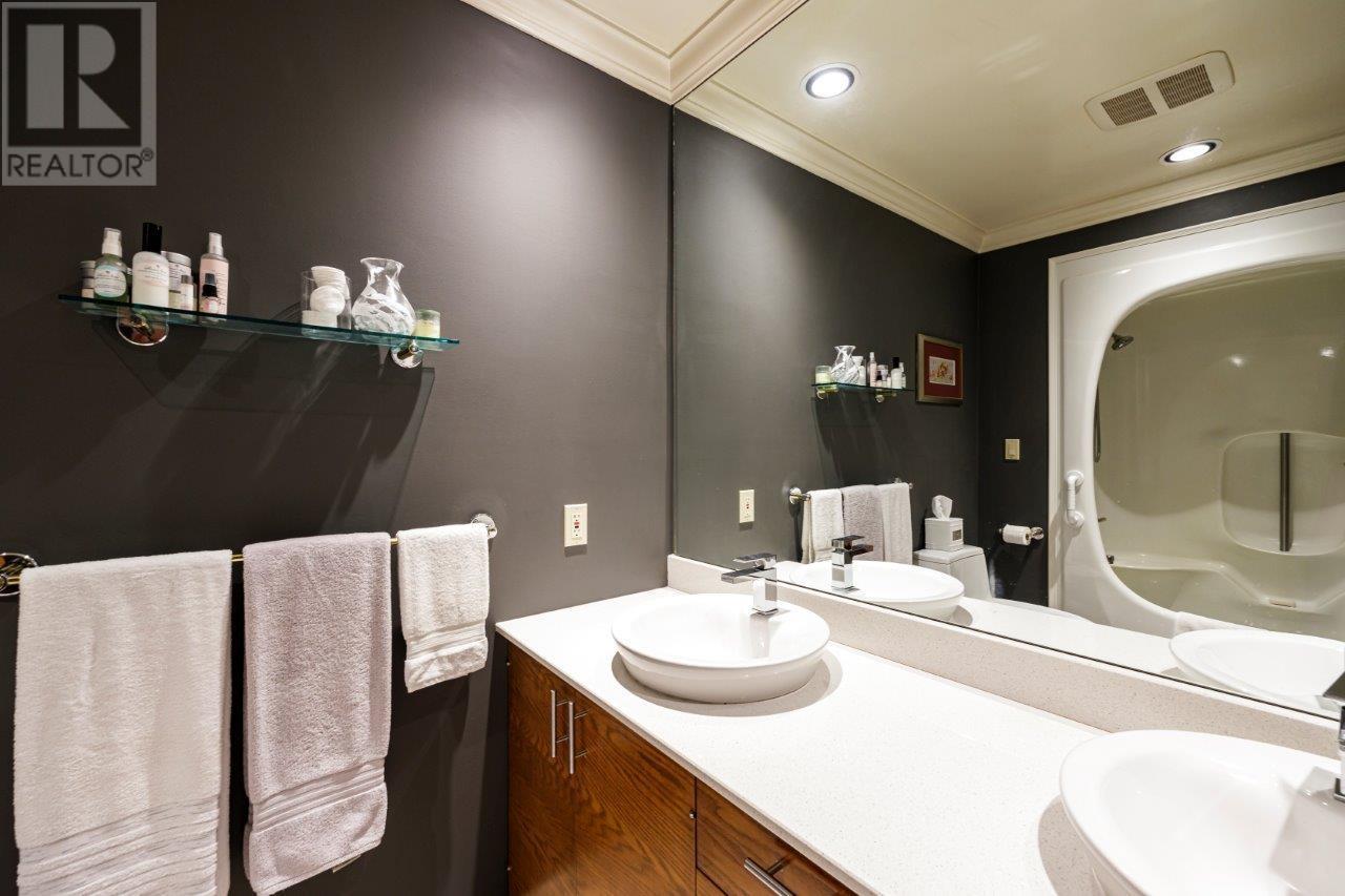 Photo 1 of 4588 Cliffmont Road, North Vancouver BC