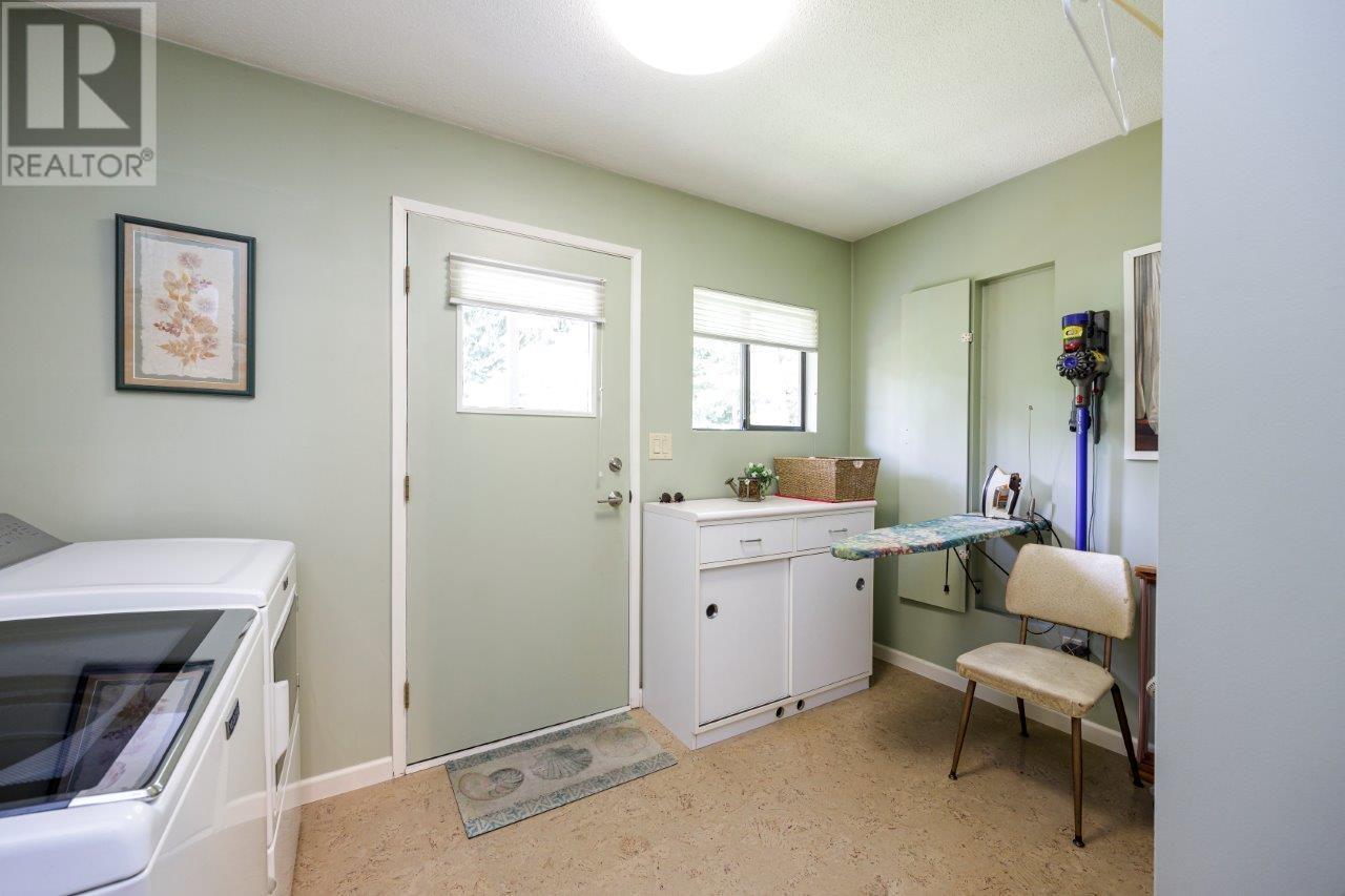 Photo 13 of 4588 Cliffmont Road, North Vancouver BC