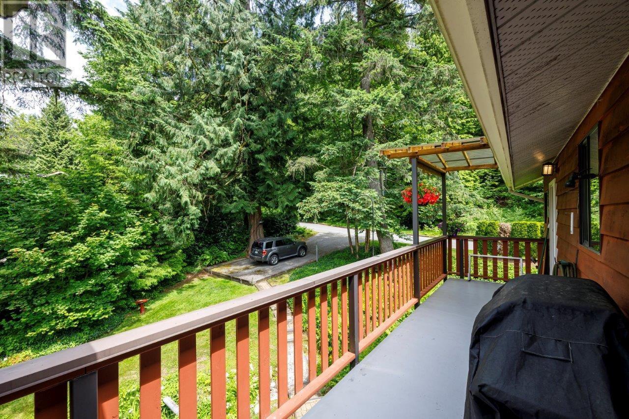 Photo 12 of 4588 Cliffmont Road, North Vancouver BC