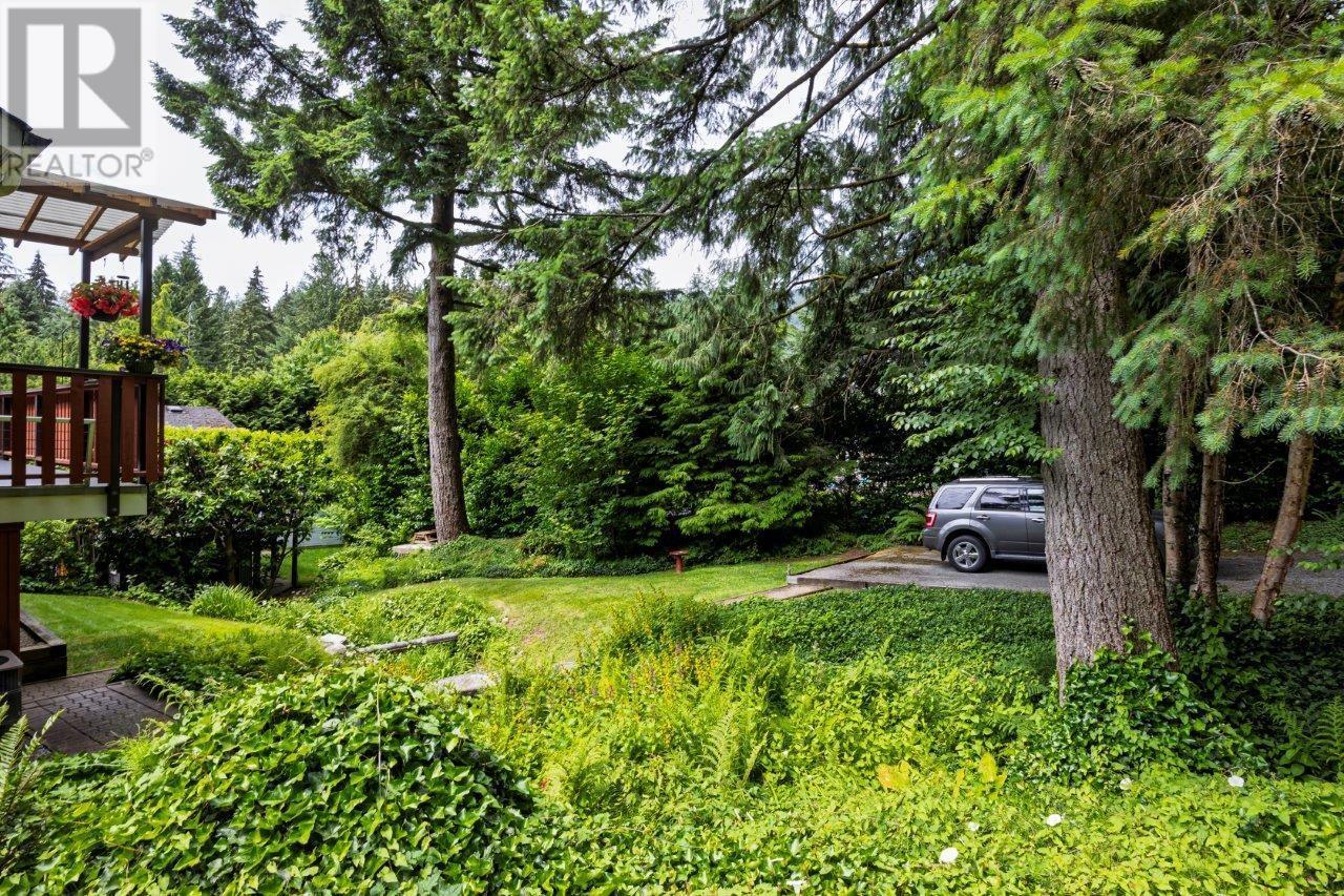Photo 15 of 4588 Cliffmont Road, North Vancouver BC