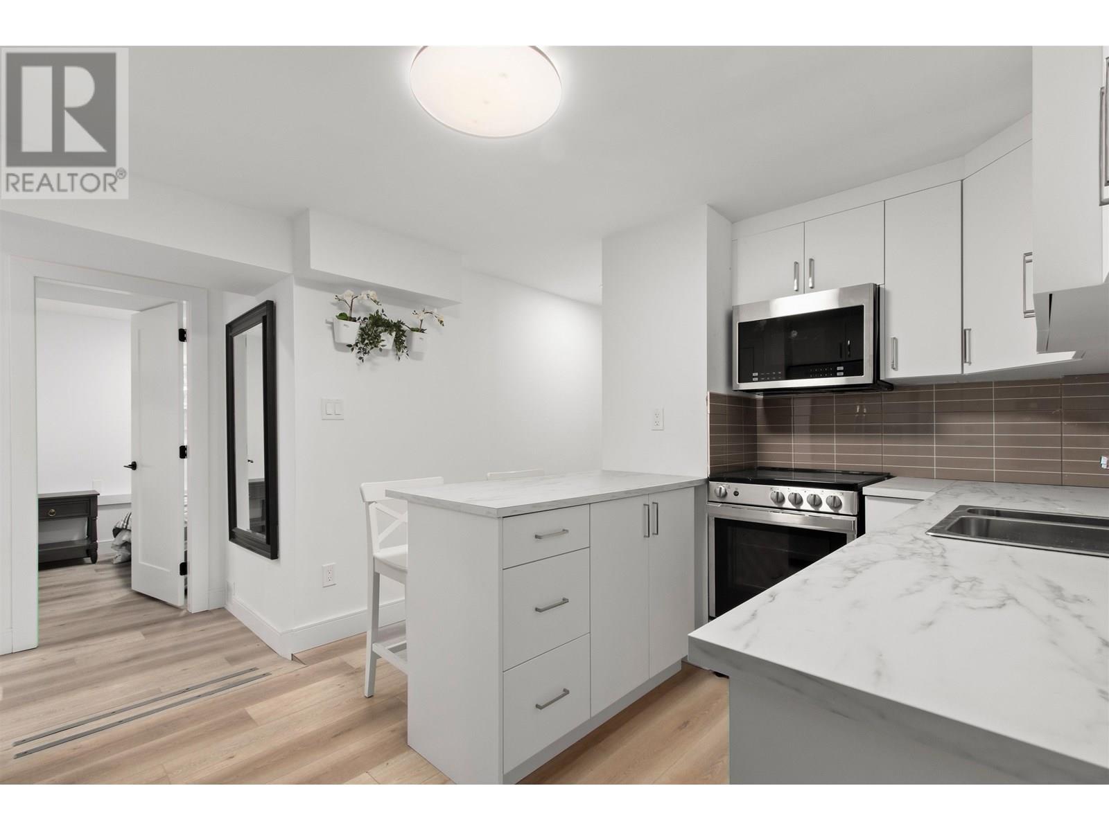 Photo 27 of 615 E Kings Road, North Vancouver BC