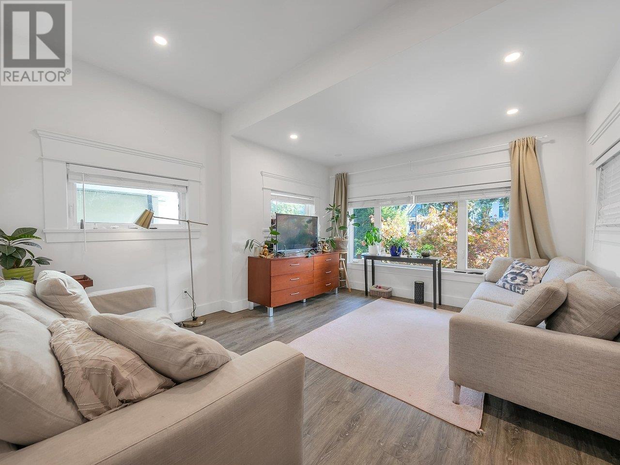 Photo 20 of 153 W 19th Avenue, Vancouver BC