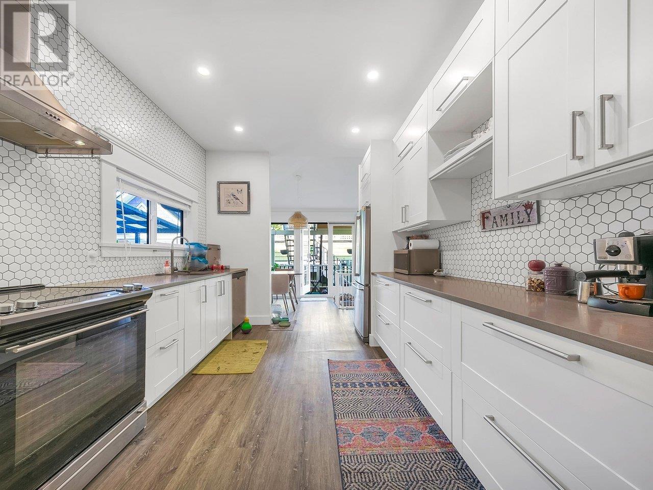 Photo 23 of 153 W 19th Avenue, Vancouver BC