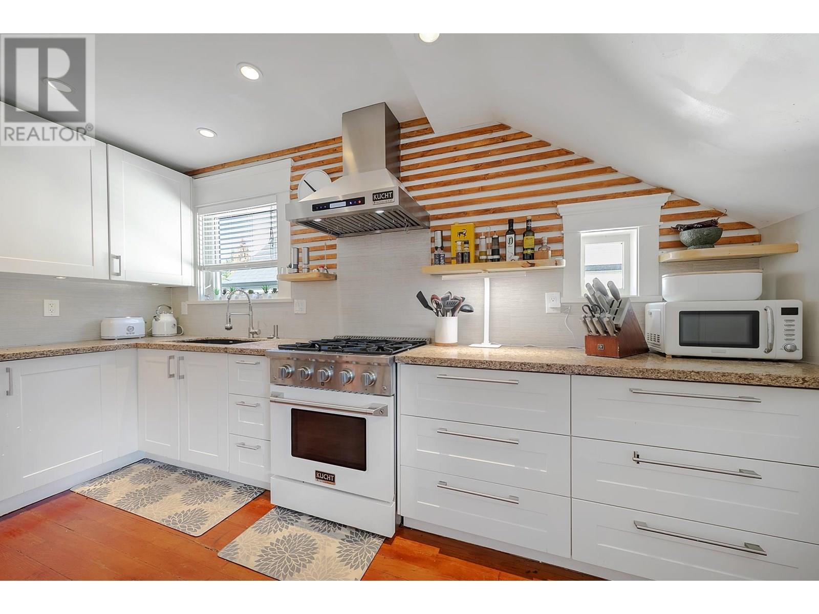 Photo 8 of 153 W 19th Avenue, Vancouver BC