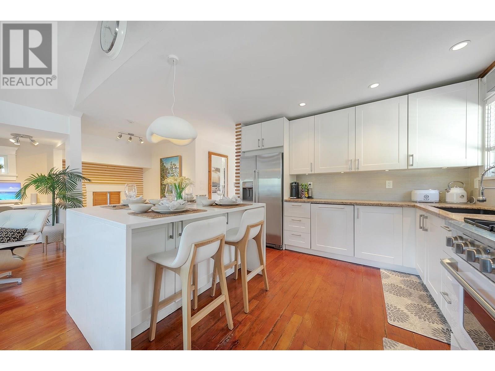 Photo 9 of 153 W 19th Avenue, Vancouver BC