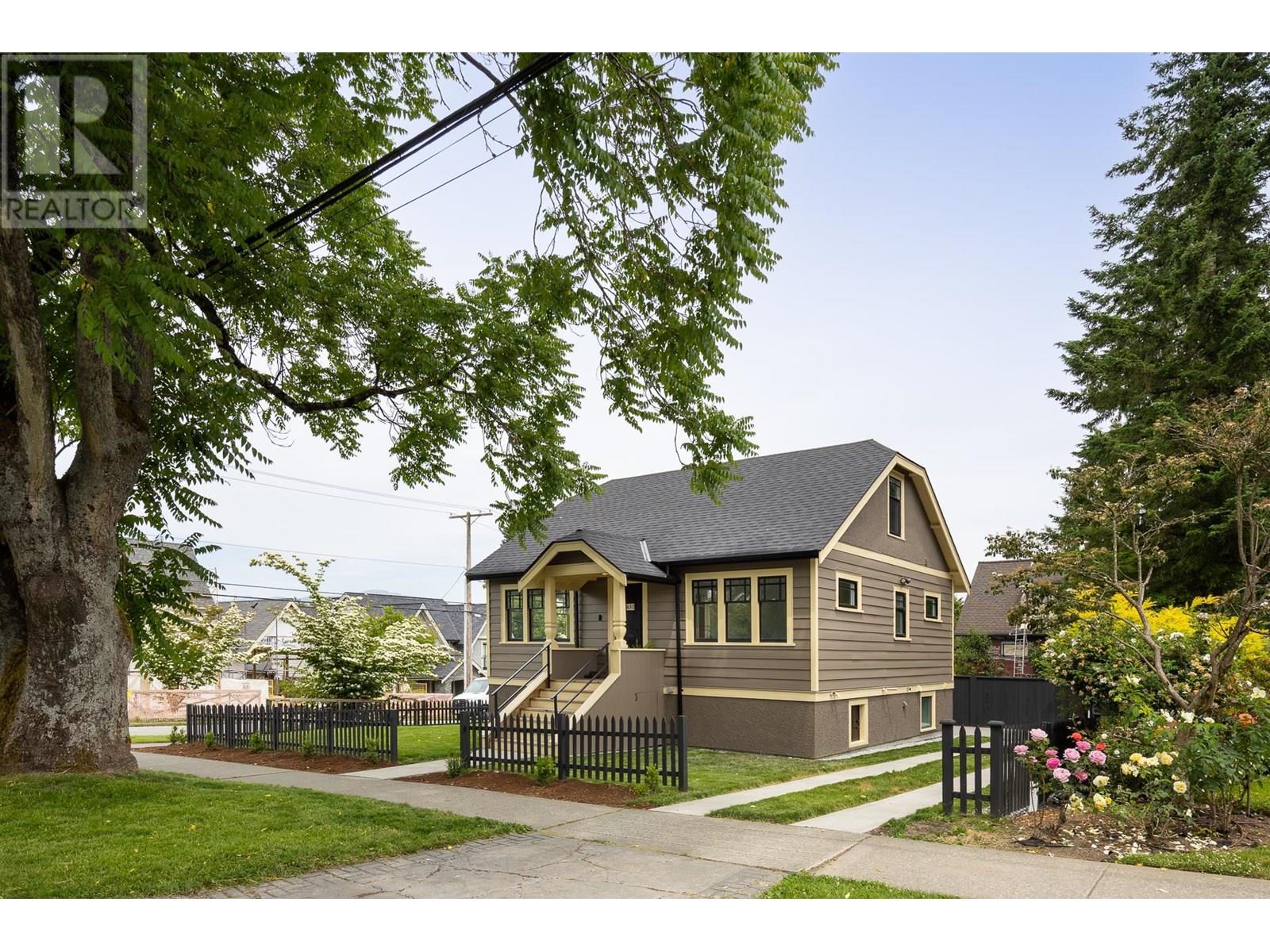 Photo 1 of 631 Second Street, New Westminster BC