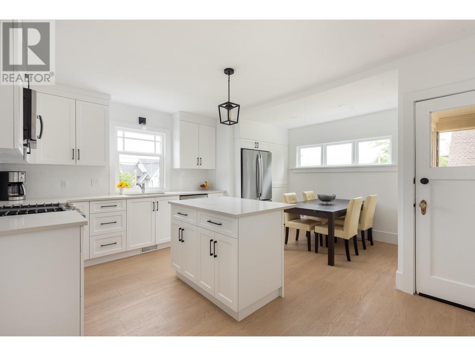 Photo 11 of 631 Second Street, New Westminster BC